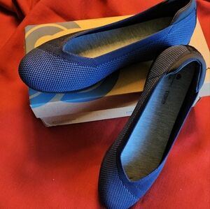 Clarks Cloudsteppers Carlys Wish. Color Blue, Size 8.5 M